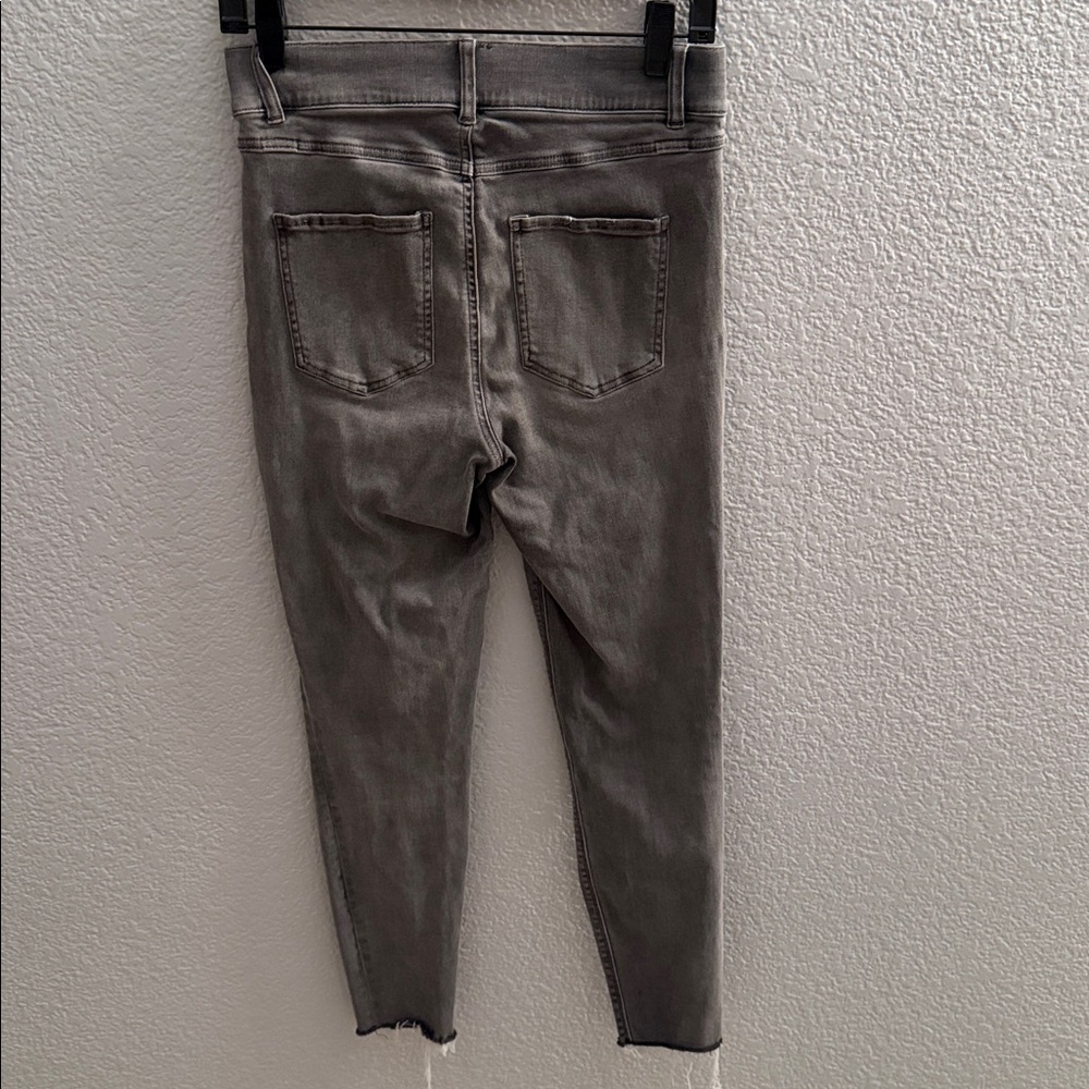 SPANX VINTAGE GREY DISTRESSED JEANS SIZE MEDIUM - Picture 5 of 8